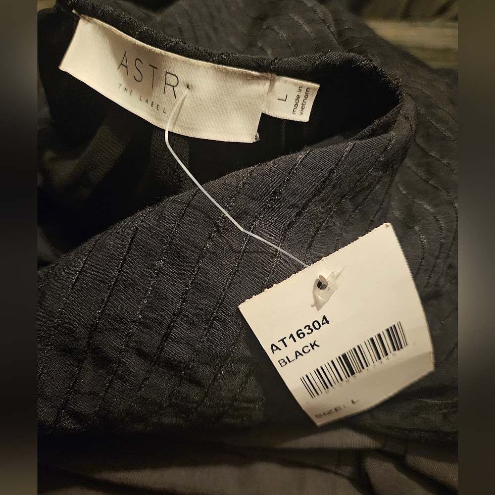 ​ASTR The Label Black Textured Puff Sleeve Blouse - Size L - Picture 7 of 7